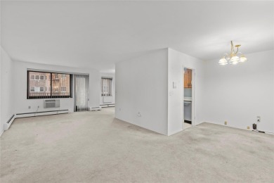 Commuter's Dream! 2 bedrooms, 2 bathrooms with terrace with on Scarsdale Golf Club in New York - for sale on GolfHomes.com, golf home, golf lot