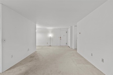 Commuter's Dream! 2 bedrooms, 2 bathrooms with terrace with on Scarsdale Golf Club in New York - for sale on GolfHomes.com, golf home, golf lot