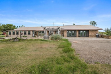 Peaceful retreat surrounded by trees and wildlife! Quaint 2 bed on Clarendon Country Club in Texas - for sale on GolfHomes.com, golf home, golf lot