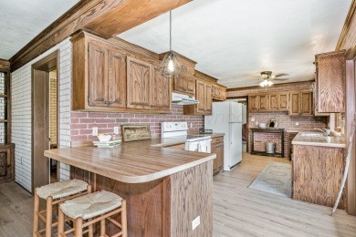 Peaceful retreat surrounded by trees and wildlife! Quaint 2 bed on Clarendon Country Club in Texas - for sale on GolfHomes.com, golf home, golf lot