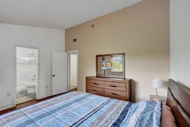 Charming Townhouse Style Condo in the Heart of Kendale Lakes! on Miccosukee Golf and Country Club in Florida - for sale on GolfHomes.com, golf home, golf lot