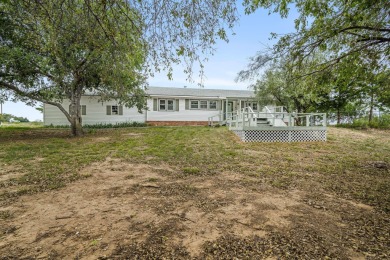 3 bedroom, 2 bath, 2-car garage home situated on nearly 3 acres on Clarendon Country Club in Texas - for sale on GolfHomes.com, golf home, golf lot