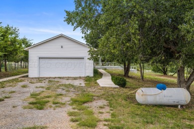 3 bedroom, 2 bath, 2-car garage home situated on nearly 3 acres on Clarendon Country Club in Texas - for sale on GolfHomes.com, golf home, golf lot