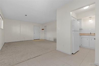 Welcome to this ground-floor one-bedroom, one-bath condo in on Lake Saint Louis Par 3 in Missouri - for sale on GolfHomes.com, golf home, golf lot