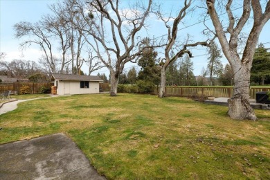 Welcome to this beautifully remodeled 4bd, 3.5 ba. single level on Rogue Valley Country Club in Oregon - for sale on GolfHomes.com, golf home, golf lot