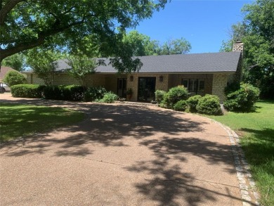 2 bedroom, 3 bath home in beautiful gated Pecan Plantation in on Pecan Plantation Country Club in Texas - for sale on GolfHomes.com, golf home, golf lot