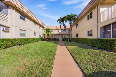 Beautifully maintained ground-floor 1 bedroom, 1.5 bath on Kings Point Golf -Flanders Way in Florida - for sale on GolfHomes.com, golf home, golf lot
