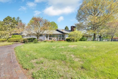 This stunning contemporary ranch home is situated on 1.71 acres on Link Hills Country Club in Tennessee - for sale on GolfHomes.com, golf home, golf lot