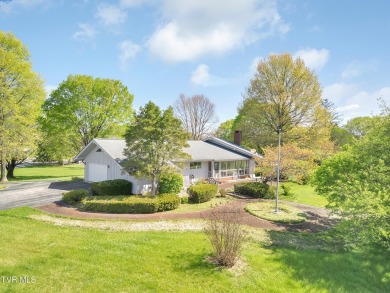 This stunning contemporary ranch home is situated on 1.71 acres on Link Hills Country Club in Tennessee - for sale on GolfHomes.com, golf home, golf lot