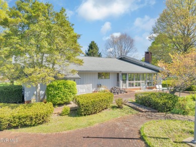 This stunning contemporary ranch home is situated on 1.71 acres on Link Hills Country Club in Tennessee - for sale on GolfHomes.com, golf home, golf lot