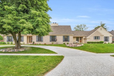 Swimmers and sunbathers delight at your own private oasis in on Lincolnshire Fields Country Club in Illinois - for sale on GolfHomes.com, golf home, golf lot