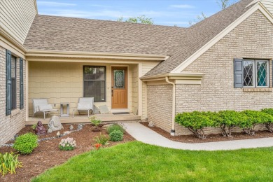 Swimmers and sunbathers delight at your own private oasis in on Lincolnshire Fields Country Club in Illinois - for sale on GolfHomes.com, golf home, golf lot