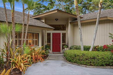 Spacious and updated, this 3-bedroom, 3-bath + office home on Mariner Sands Country Club in Florida - for sale on GolfHomes.com, golf home, golf lot