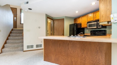 Comfortable 1 bed, 2 bath Walnut Hill Golf Villa with on Eagle Ridge Inn and Resort in Illinois - for sale on GolfHomes.com, golf home, golf lot