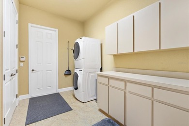 LAKES OF LADY LAKE *PRICE IMPROVEMENT* Executive-style Biscayne on Lakes of Lady Lake Golf Course in Florida - for sale on GolfHomes.com, golf home, golf lot