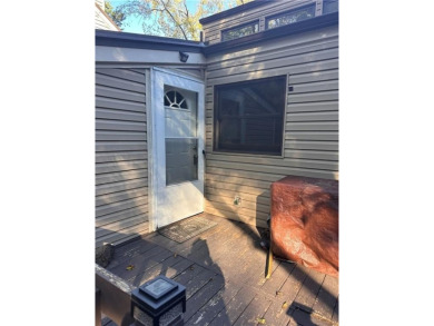 Wanting a get away but not the maintenance? Enjoy Table Rock on Holiday Island Executive Golf Course in Arkansas - for sale on GolfHomes.com, golf home, golf lot
