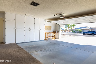 Fresh, bright, and ready for fun! This inviting 2 bedroom, 2 on Sun City Lakes West and East in Arizona - for sale on GolfHomes.com, golf home, golf lot
