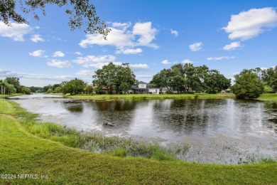 **Seller offering $7,500 in concessions!** *Screened-In Pool on Eagle Harbor Golf Club in Florida - for sale on GolfHomes.com, golf home, golf lot