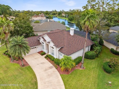 **Seller offering $7,500 in concessions!** *Screened-In Pool on Eagle Harbor Golf Club in Florida - for sale on GolfHomes.com, golf home, golf lot