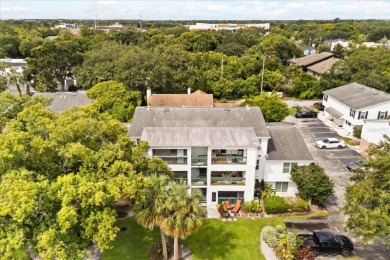 Welcome to this beautifully maintained 2-bedroom, 2-bathroom on Dubsdread Golf Course in Florida - for sale on GolfHomes.com, golf home, golf lot