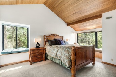 Situated on a peaceful cul-de-sac along the scenic Woodlands on Sunriver Woodlands Golf Course in Oregon - for sale on GolfHomes.com, golf home, golf lot