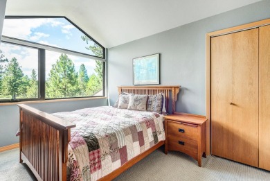 Situated on a peaceful cul-de-sac along the scenic Woodlands on Sunriver Woodlands Golf Course in Oregon - for sale on GolfHomes.com, golf home, golf lot