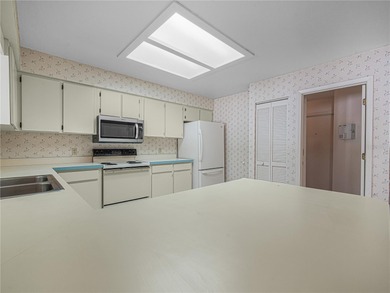 Desirable 55+ community located in Highland Fairways! This on Highland Fairways Golf Club in Florida - for sale on GolfHomes.com, golf home, golf lot