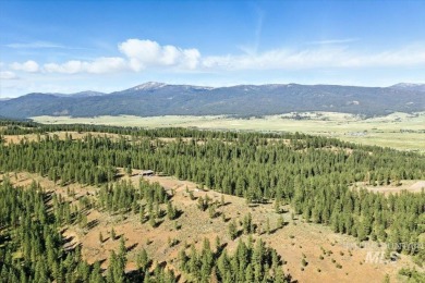 Lot 7 Block 1, conveniently accessible from both the lower Van on Meadowcreek Golf Resort in Idaho - for sale on GolfHomes.com, golf home, golf lot