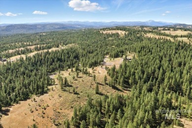 Lot 7 Block 1, conveniently accessible from both the lower Van on Meadowcreek Golf Resort in Idaho - for sale on GolfHomes.com, golf home, golf lot