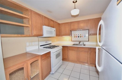 Light-filled Upper Cordova condo at the prestigious 55+ The on The Greens At Half Hollow in New York - for sale on GolfHomes.com, golf home, golf lot