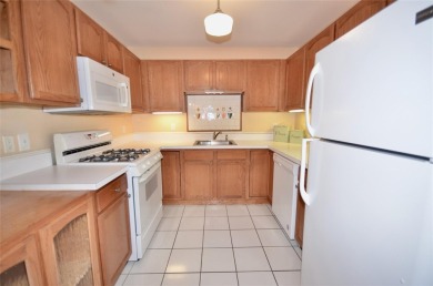 Light-filled Upper Cordova condo at the prestigious 55+ The on The Greens At Half Hollow in New York - for sale on GolfHomes.com, golf home, golf lot