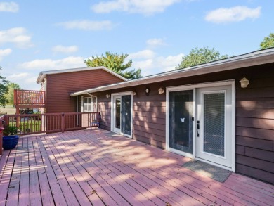 TWO FAMILY UNIT: ONE IS THREE BEDROOM WITH TWO FULL BATHROOMS on Willow Pond Golf Course in Illinois - for sale on GolfHomes.com, golf home, golf lot