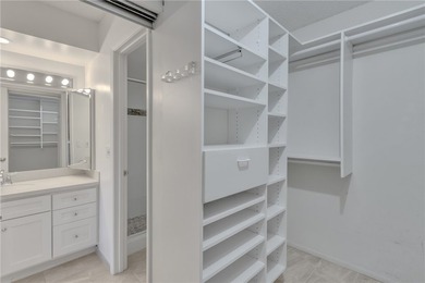 PRIME LOCATION-END UNIT only STEPS AWAY from heated on Vista Plantation Golf Club in Florida - for sale on GolfHomes.com, golf home, golf lot