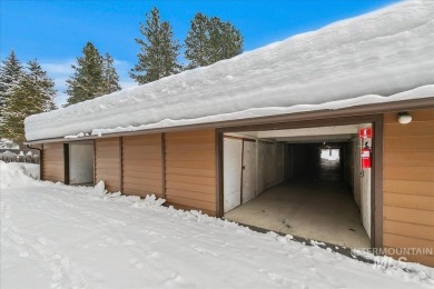 Discover the perfect blend of comfort and convenience in this on McCall Municipal Golf Course in Idaho - for sale on GolfHomes.com, golf home, golf lot