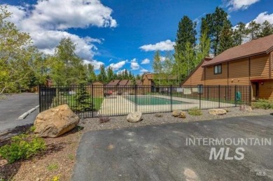 Discover the perfect blend of comfort and convenience in this on McCall Municipal Golf Course in Idaho - for sale on GolfHomes.com, golf home, golf lot