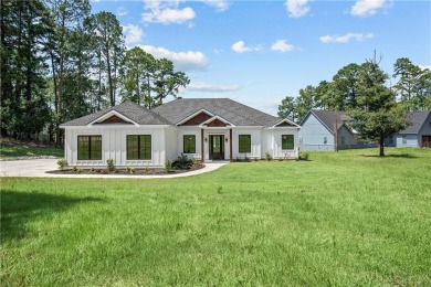 STUNNING MODERN LAKEFRONT HOME ON LAKE SINCLAIR! This sleek and on Milledgeville Country Club in Georgia - for sale on GolfHomes.com, golf home, golf lot