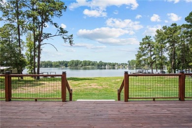 STUNNING MODERN LAKEFRONT HOME ON LAKE SINCLAIR! This sleek and on Milledgeville Country Club in Georgia - for sale on GolfHomes.com, golf home, golf lot