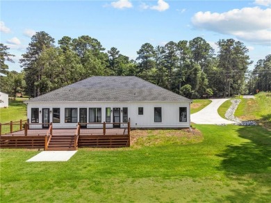 STUNNING MODERN LAKEFRONT HOME ON LAKE SINCLAIR! This sleek and on Milledgeville Country Club in Georgia - for sale on GolfHomes.com, golf home, golf lot