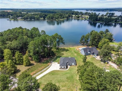 STUNNING MODERN LAKEFRONT HOME ON LAKE SINCLAIR! This sleek and on Milledgeville Country Club in Georgia - for sale on GolfHomes.com, golf home, golf lot