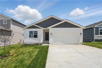 This bright and comfortable three-bedroom, two-bathroom ranch on Golf Club of Creekmoor in Missouri - for sale on GolfHomes.com, golf home, golf lot