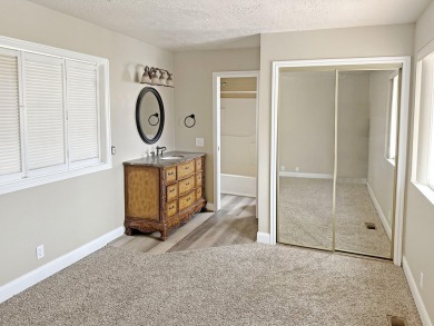 This beautiful condo offers vaulted ceilings, large kitchen and on St. George Golf Course in Utah - for sale on GolfHomes.com, golf home, golf lot