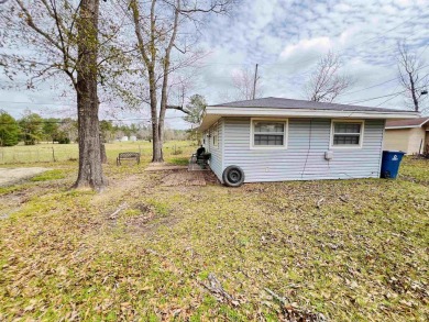 This beautiful cottage is located in Wildwood at the end of a on Wildwood Golf Course in Texas - for sale on GolfHomes.com, golf home, golf lot