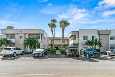 Welcome home to this first floor, beautifully renovated 2 bed/2 on Kings Point Golf -Flanders Way in Florida - for sale on GolfHomes.com, golf home, golf lot