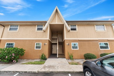 Beautifully updated 2-bedroom, 2-bath condo in Prime Melbourne on Mallards Landing Golf Course in Florida - for sale on GolfHomes.com, golf home, golf lot