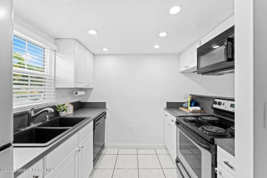 Beautifully updated 2-bedroom, 2-bath condo in Prime Melbourne on Mallards Landing Golf Course in Florida - for sale on GolfHomes.com, golf home, golf lot