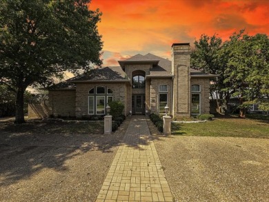 Well-designed 4BR-3baths-2 car+ 1 golf cart garage, circular on Pecan Plantation Country Club in Texas - for sale on GolfHomes.com, golf home, golf lot