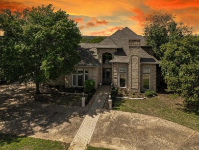 Well-designed 4BR-3baths-2 car+ 1 golf cart garage, circular on Pecan Plantation Country Club in Texas - for sale on GolfHomes.com, golf home, golf lot