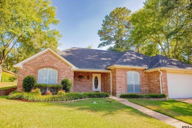Welcome Home.  As you walk into this beautiful home,  it opens on Hide-A-Way Lake Golf Course in Texas - for sale on GolfHomes.com, golf home, golf lot