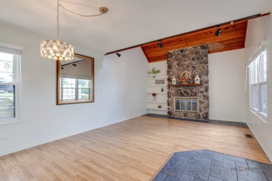 This One Is Special! Beautiful 3 Bed 2 Bath, End Unit in Highly on Heather Ridge Golf Club in Illinois - for sale on GolfHomes.com, golf home, golf lot