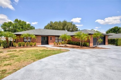 BUYER'S FINANCING FELL THROUGH! APPRAISAL AND INSPECTIONS on Country Club of Sebring in Florida - for sale on GolfHomes.com, golf home, golf lot